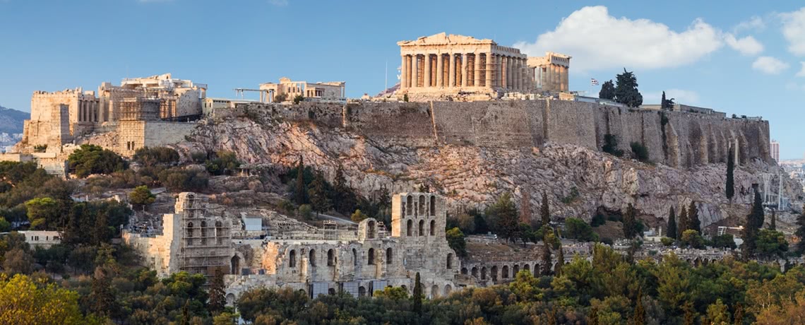 Blick auf die Athener Akropolis und Ruinen