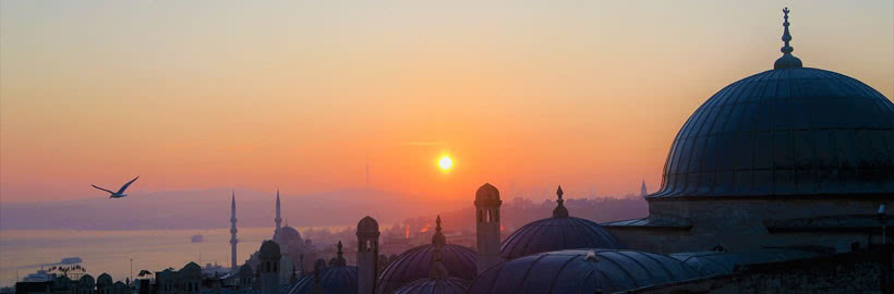 Sonnenuntergang über den Dächern von Istanbul