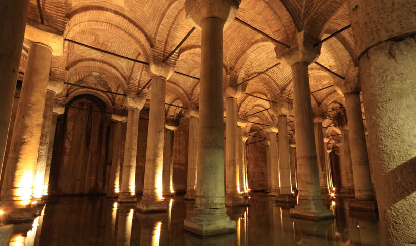 The columns and arches of Yerebatan Cistern